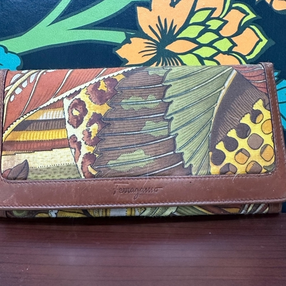💲One Day Sale💲Salvatore Ferragamo Multicolor Silk & Leather Continental Wallet